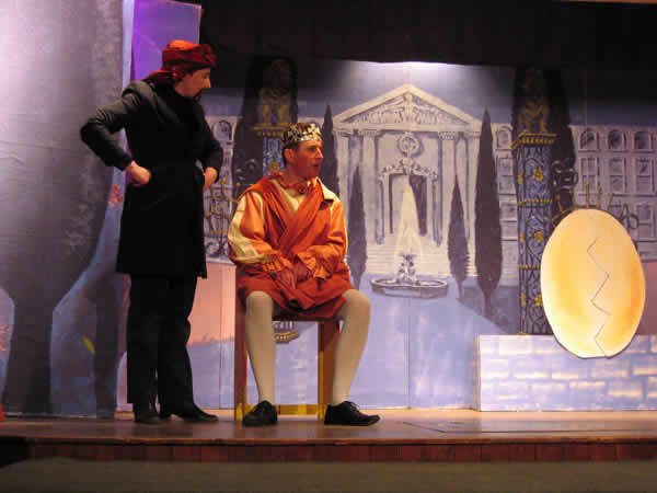 Great Gidding panto 2006 - Humpty Dumpty