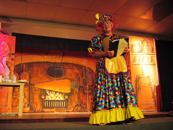 Great Gidding panto 2006 - Humpty Dumpty