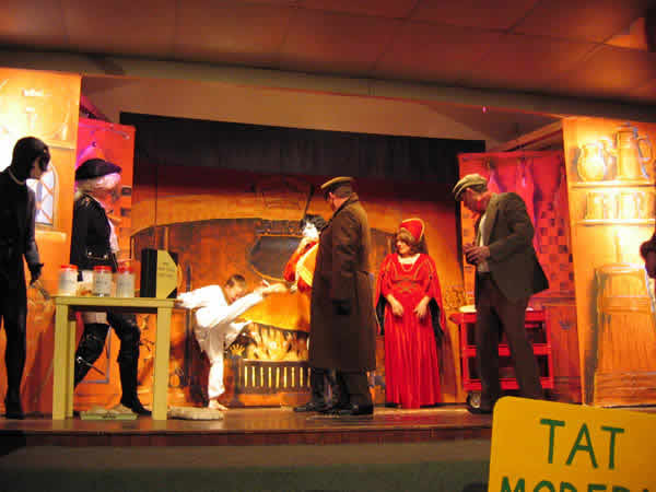 Great Gidding panto 2006 - Humpty Dumpty