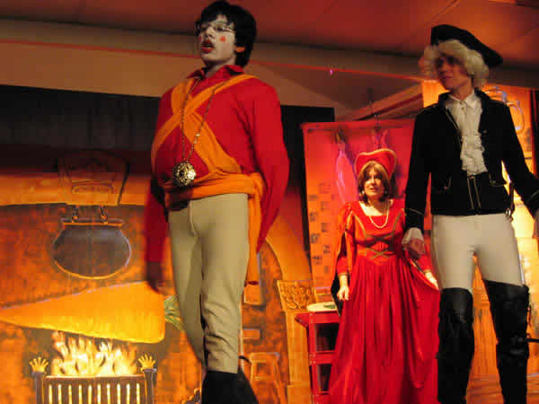 Great Gidding panto 2006 - Humpty Dumpty