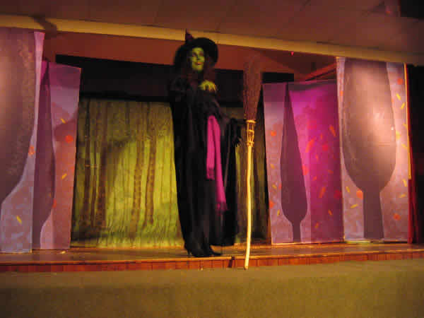 Great Gidding panto 2006 - Humpty Dumpty