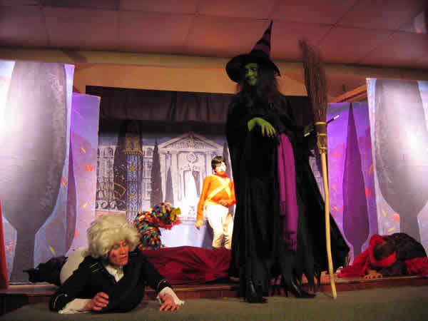 Great Gidding panto 2006 - Humpty Dumpty