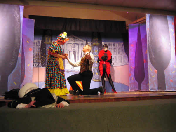 Great Gidding panto 2006 - Humpty Dumpty