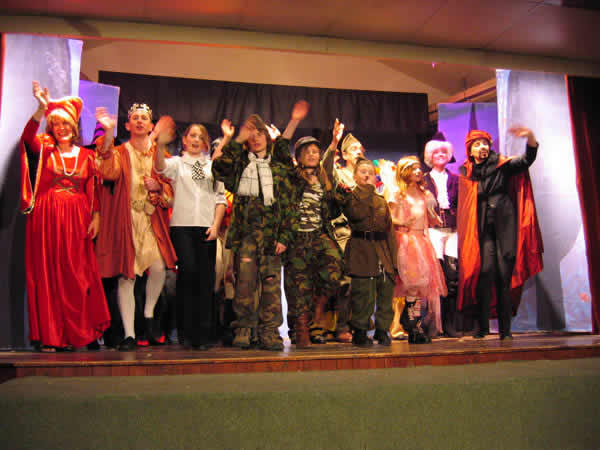 Great Gidding panto 2006 - Humpty Dumpty